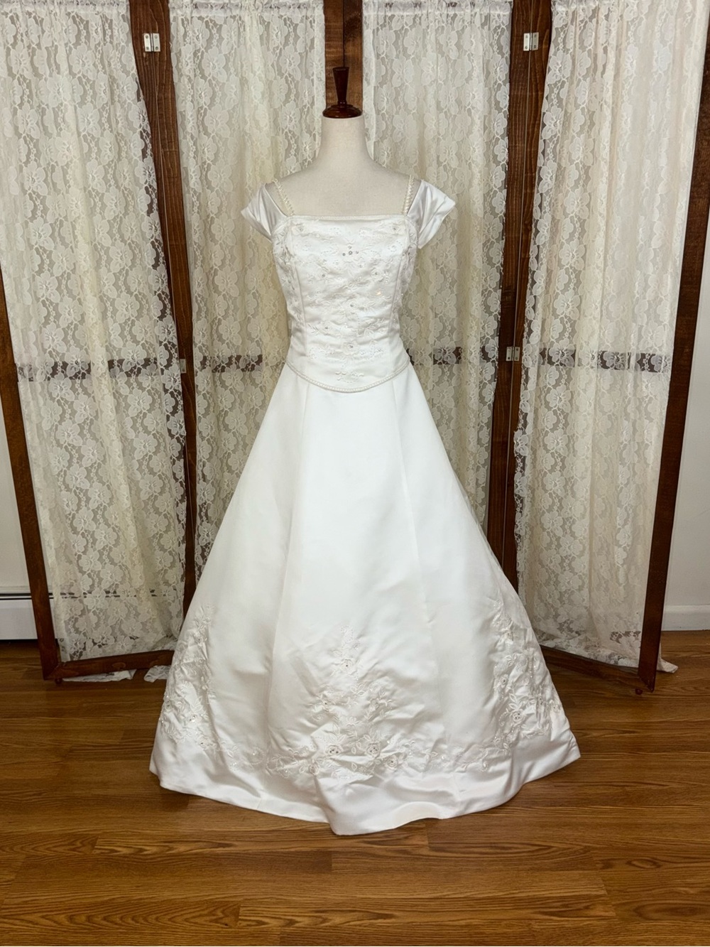Pretty Vintage 90s Brides International Off Shoulder Wedding Gown